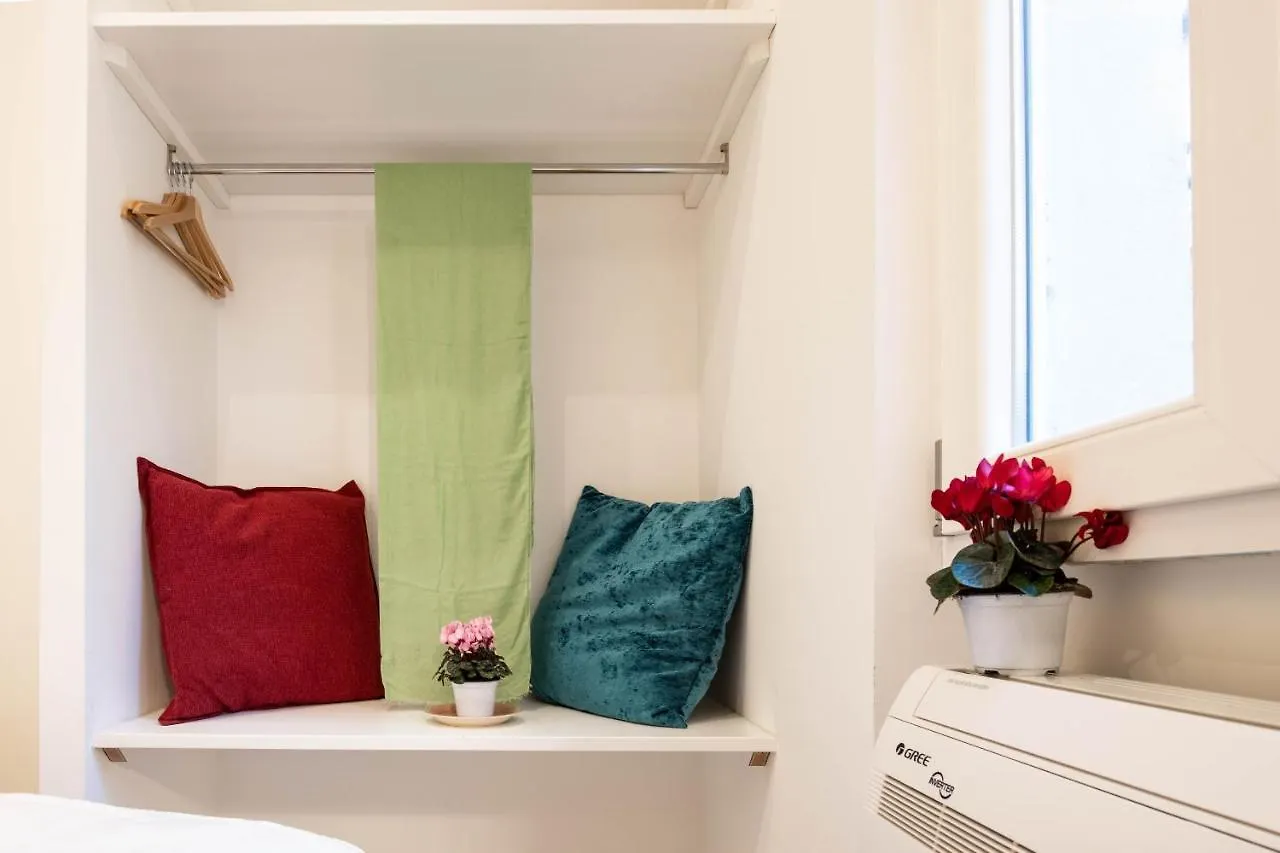 Trastevere Colorful Apartment With Terrace! Rome